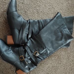 Women's black leather boots